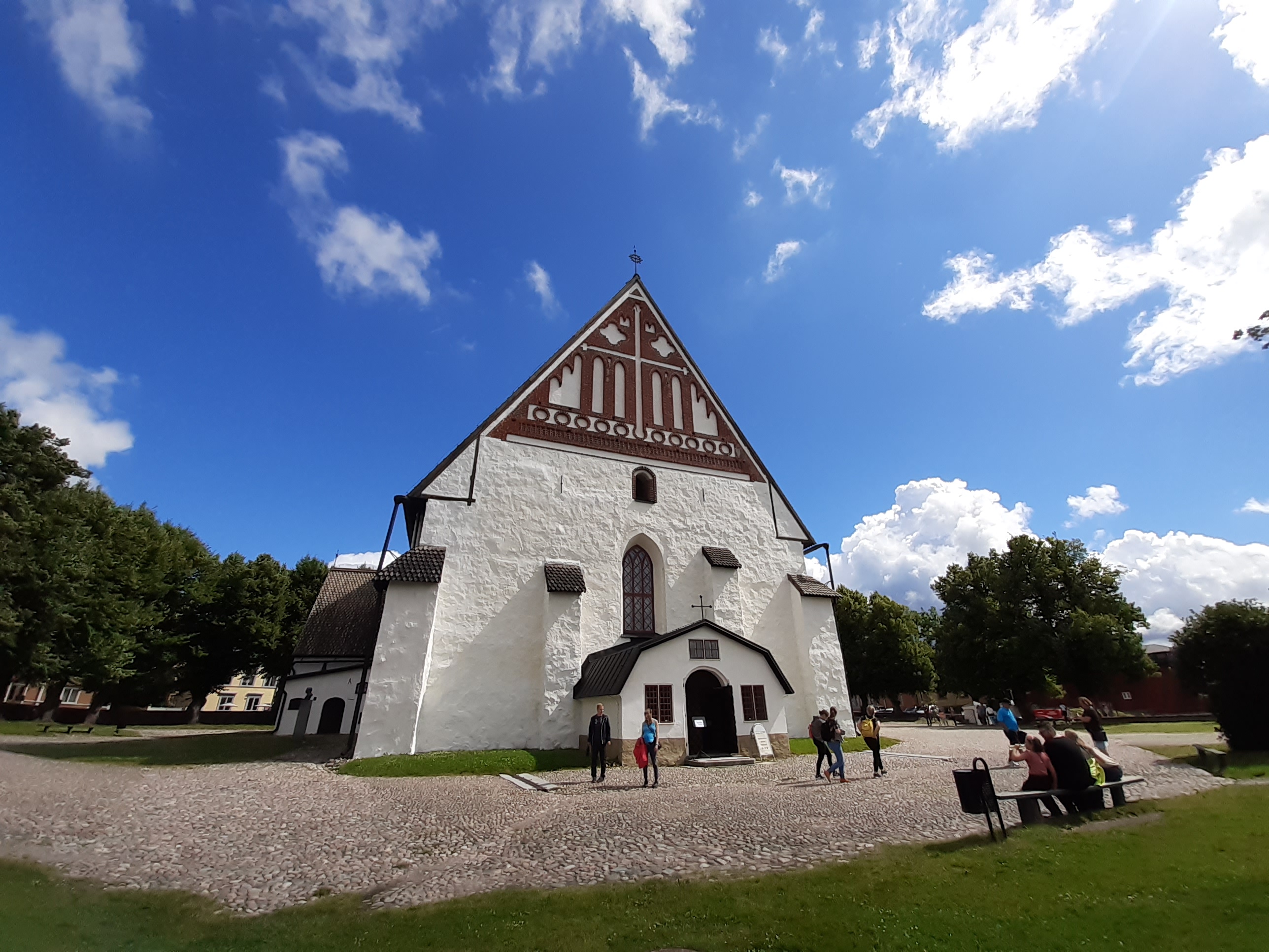 Strömmad prästvigningsmässa Sommarbild av Domkyrkan.