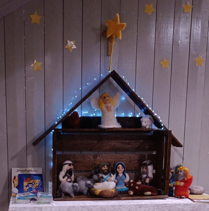 Julkör Bild av barnjulkrubban i Borgå domkyrka.