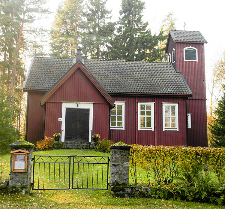 De vackraste sommarsångerna i Svartbäck-Spjutsunds skärgårdskyrka Svartbäck-Spjutsunds skärgårdskyrka i höstskrud.