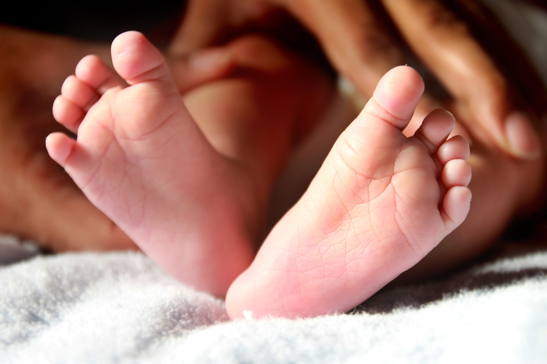 Babymassage - kursen är fullsatt Babyfötter.