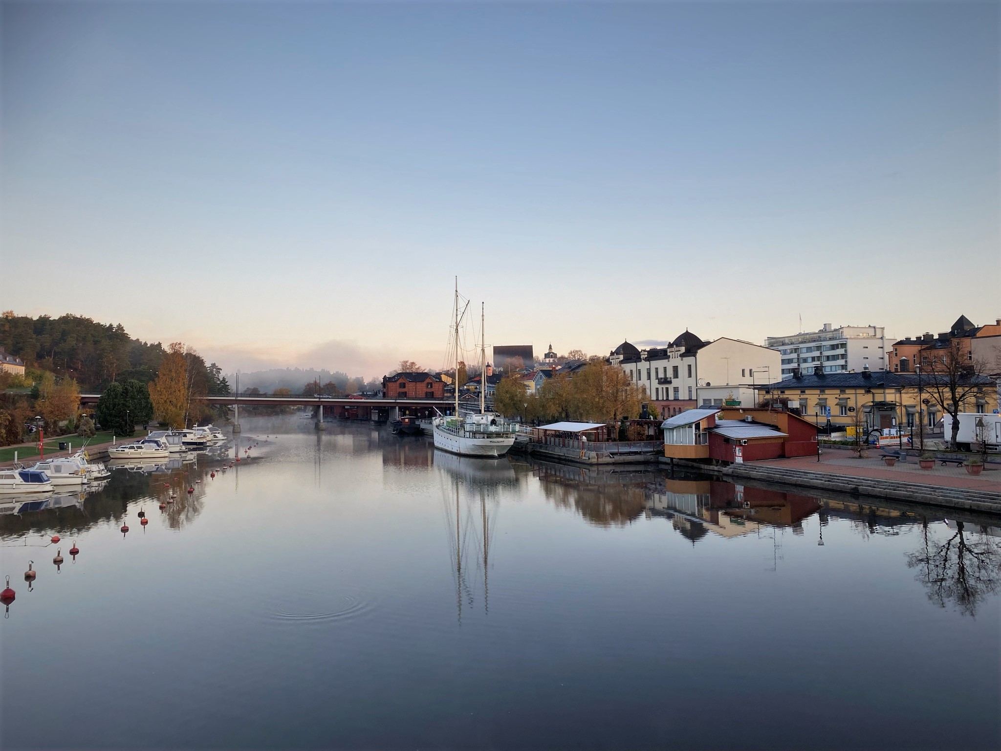 Morgondimma över Borgå å.