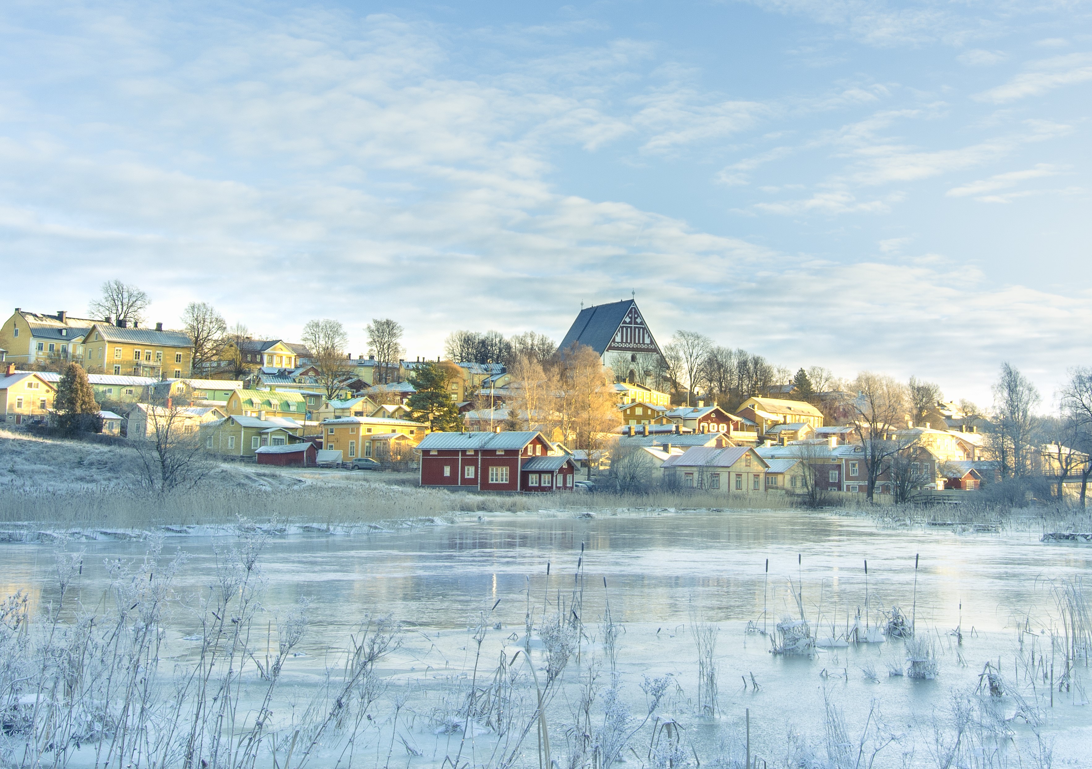 Vinterdag över kyrkbacken o gamla stan i Borgå.