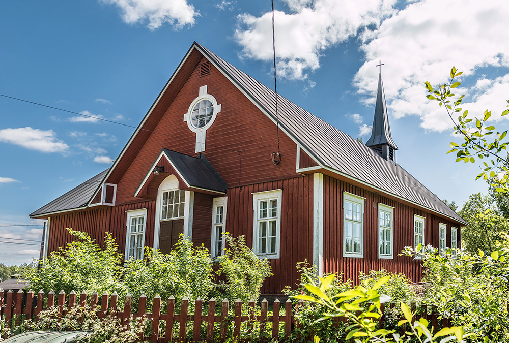 Kullo bykyrka Sommarbild av kyrkans gavel.
